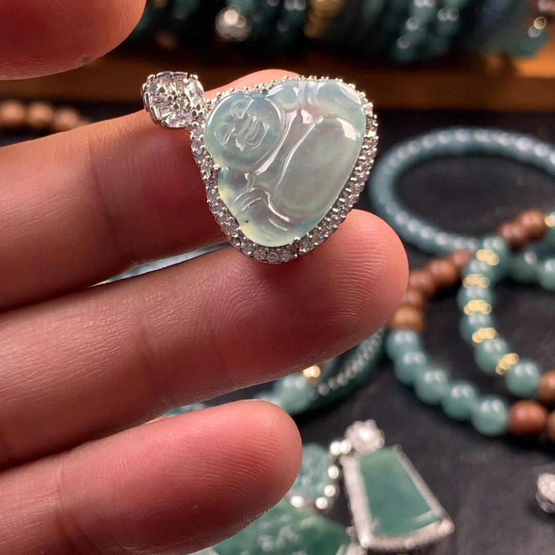 翡翠未镶嵌颈饰佛公