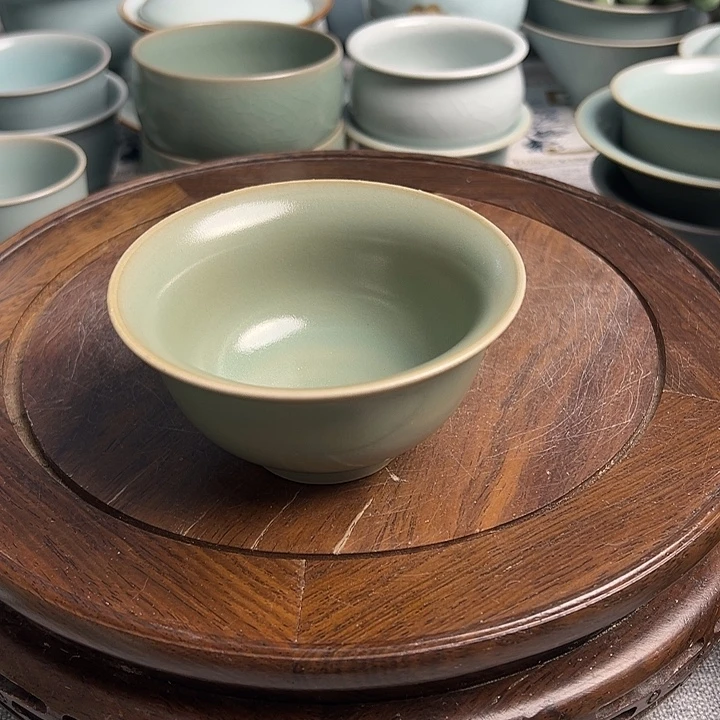 瓷片仿古青绿釉压手杯微微