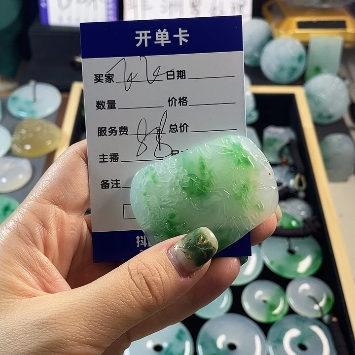 飞***飞颈饰未镶嵌翡翠山水