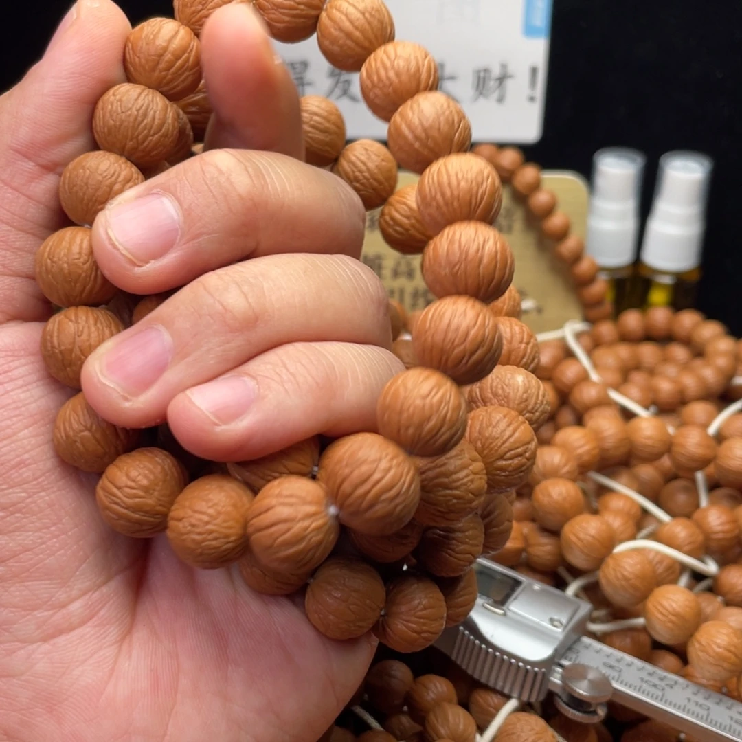 猴头核桃吊坠凤羽