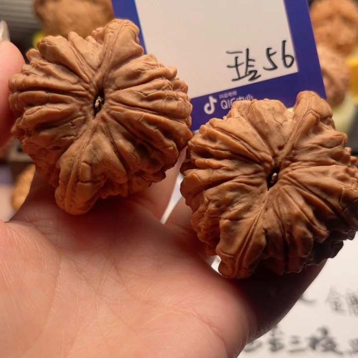 吊坠文玩核桃五**门文玩核桃56
