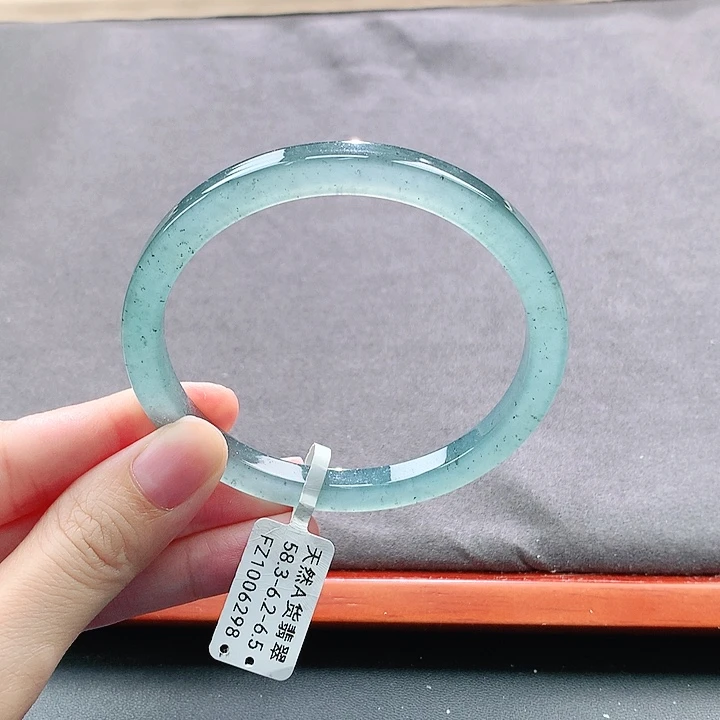 未镶嵌手镯翡翠天然