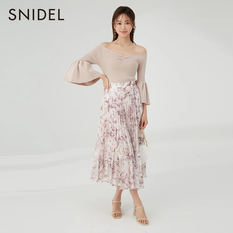 SNDEL温柔长袖露肩喇叭袖针织衫SN150