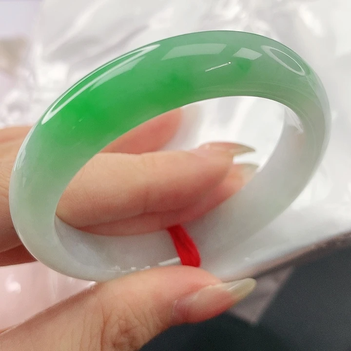 未镶嵌手镯（贵妃镯）翡翠，821