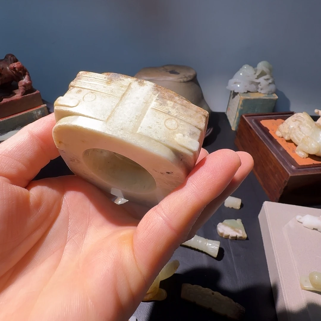 婵***儿透闪石质玉未镶嵌挂件