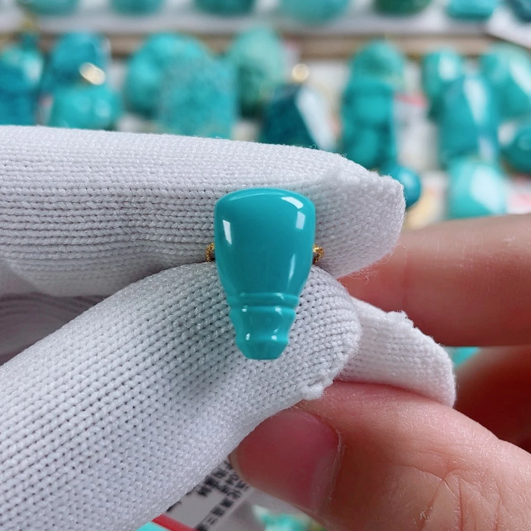 绿松石未镶嵌颈饰