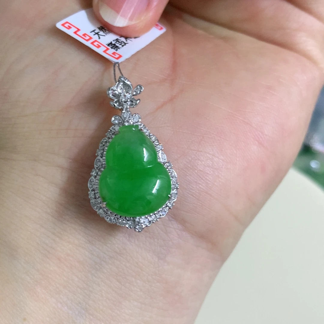 颈饰18K金镶嵌翡翠水****珠天然翡翠