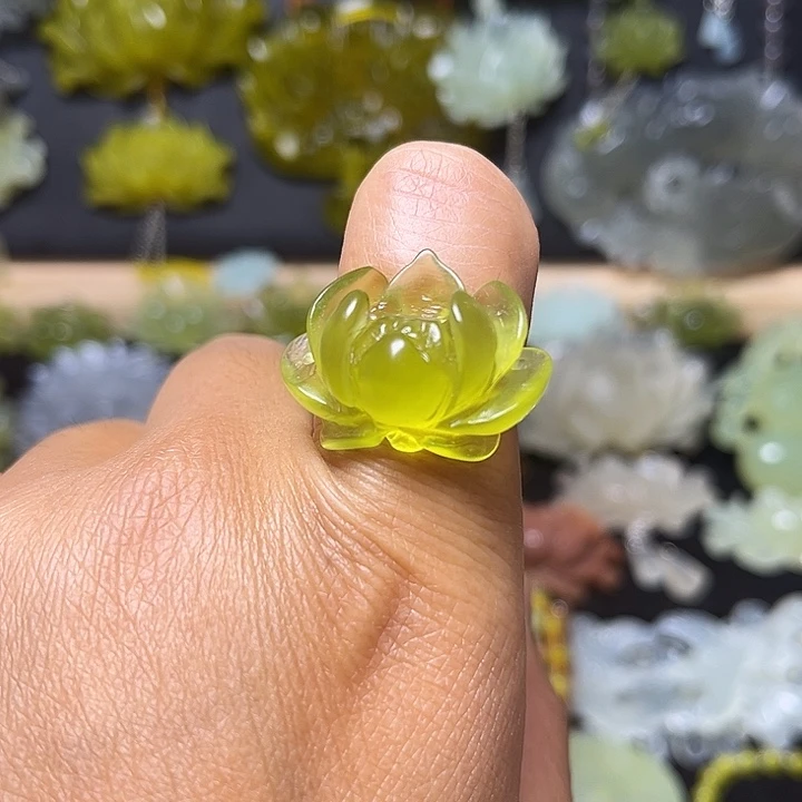 未镶嵌蛇纹石玉颈饰