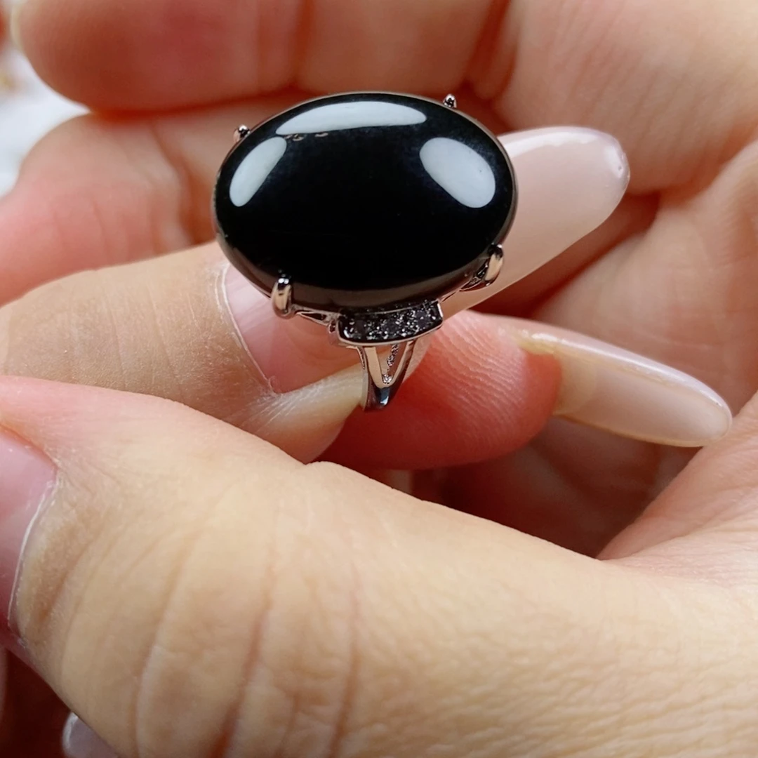 未镶嵌戒指和田玉