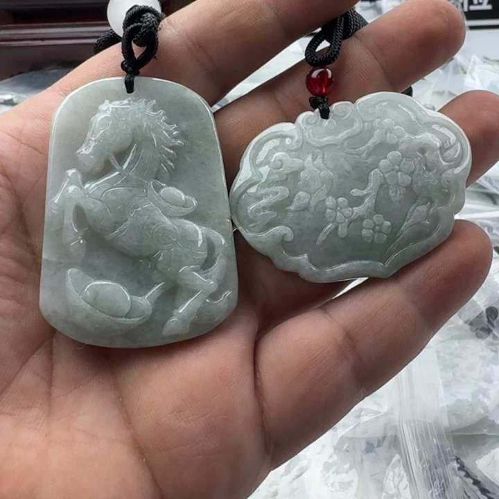 翡翠未镶嵌颈饰天然缅甸A货翡翠