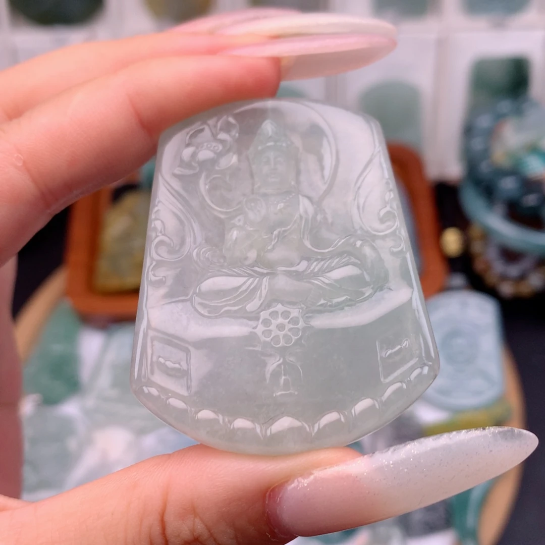 翡翠未镶嵌颈饰观音