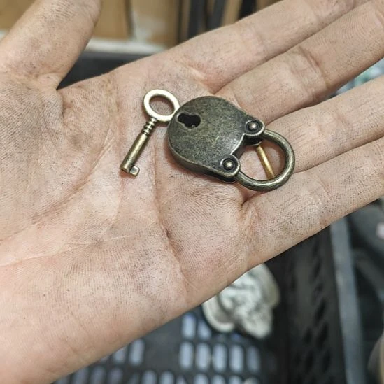 无***客瓷片陶瓷 摆件 孤品  微瑕  看好下单 NO退NO换