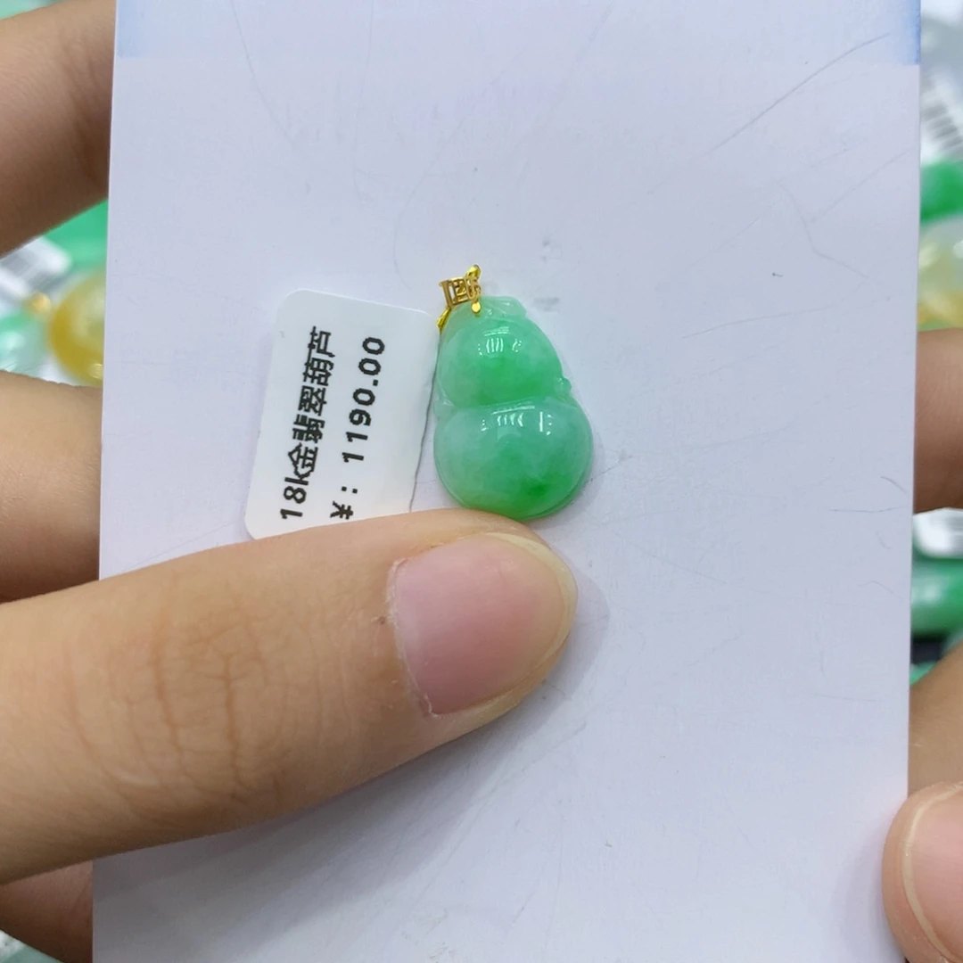 颈饰18K金镶嵌翡翠