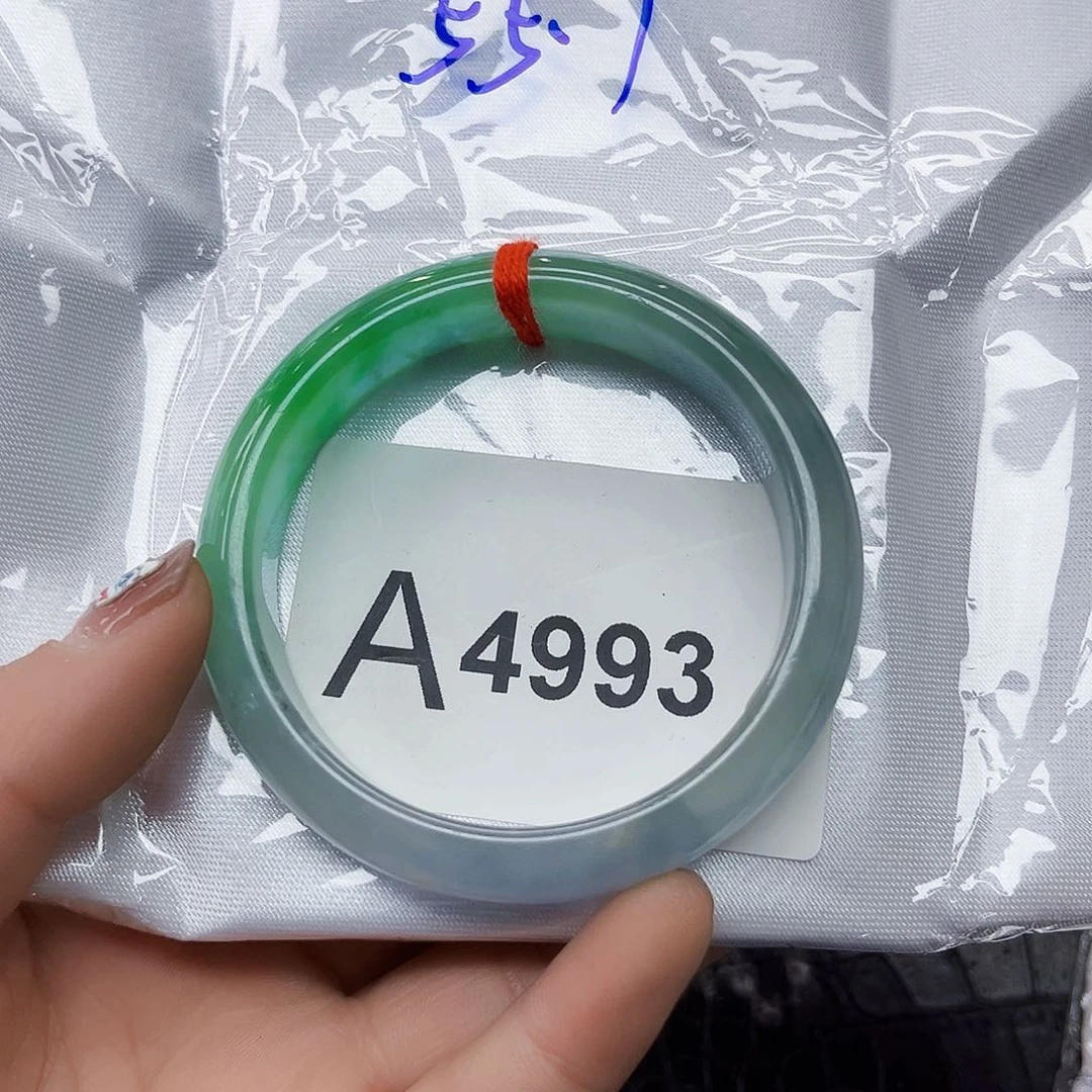 翡翠手镯未镶嵌手镯
