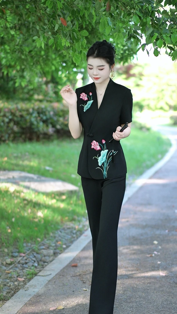 马姑娘专属-2025夏季新款中式国风荷花刺绣V领短袖微喇套装-88006