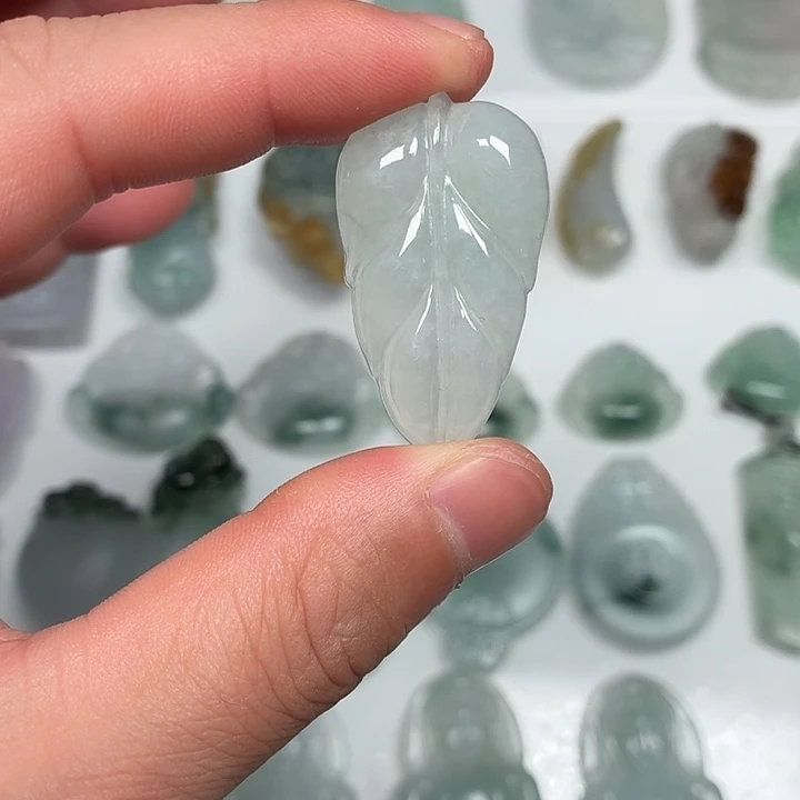 翡翠未镶嵌颈饰叶子