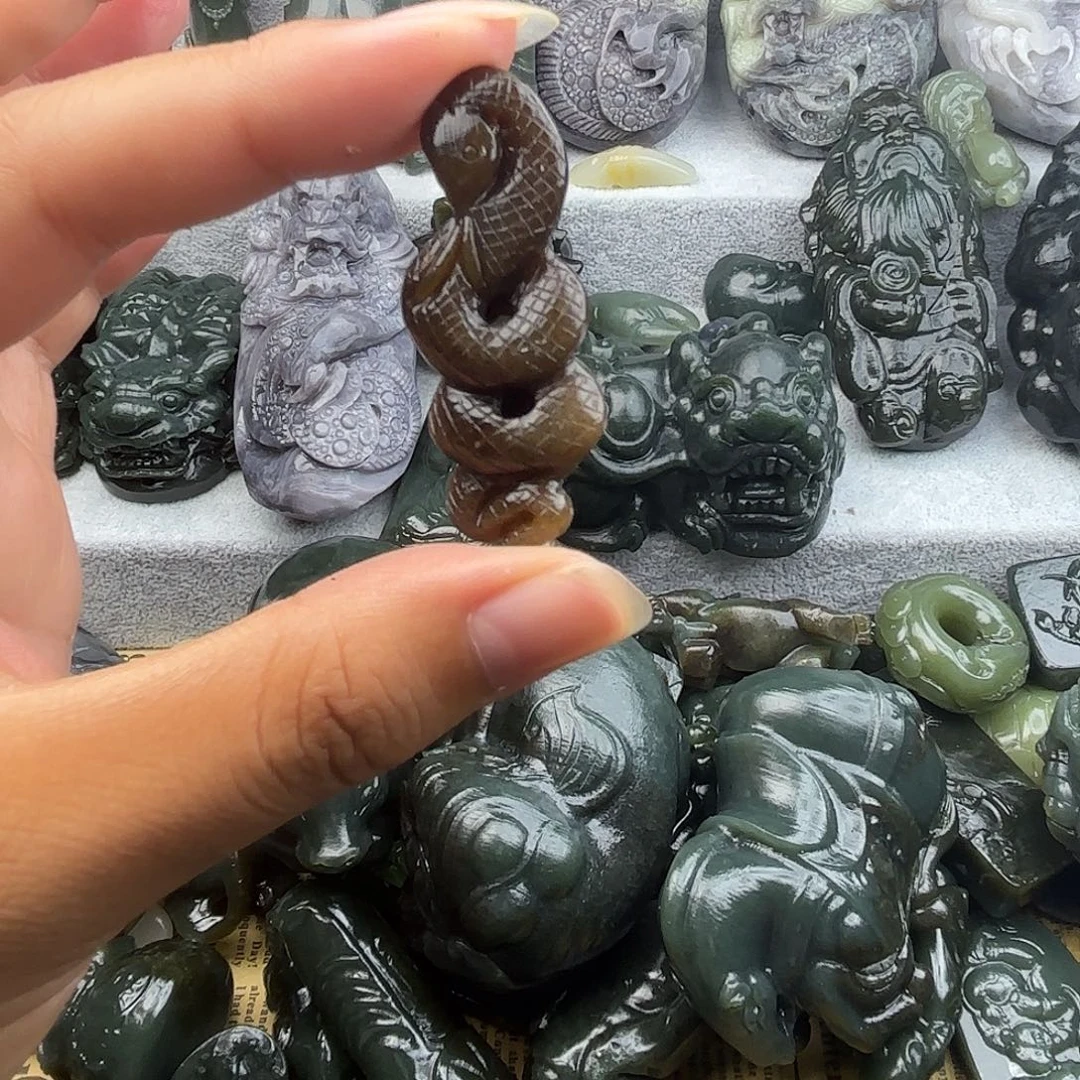 颈饰未镶嵌和田玉（糖玉）
