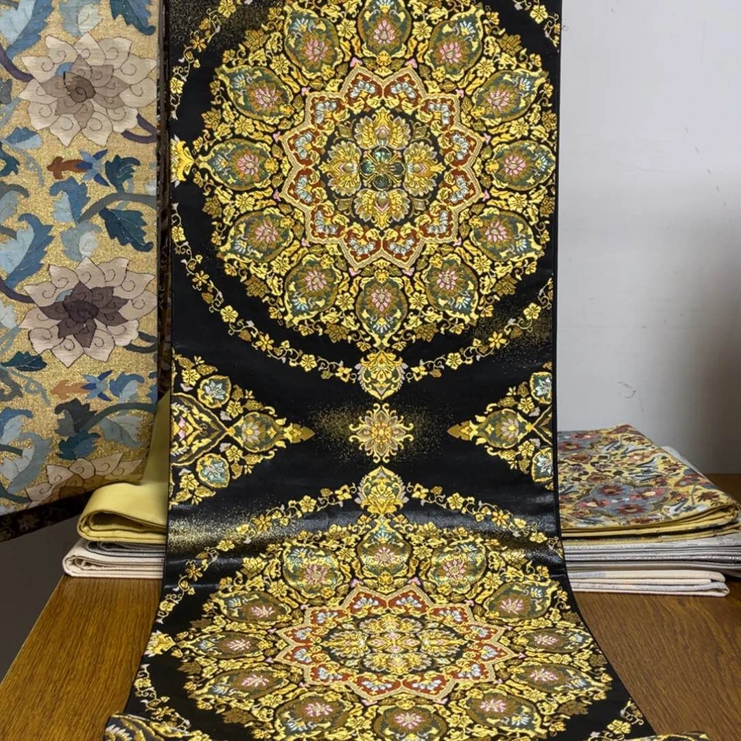 织绣黑金大宝相螺钿