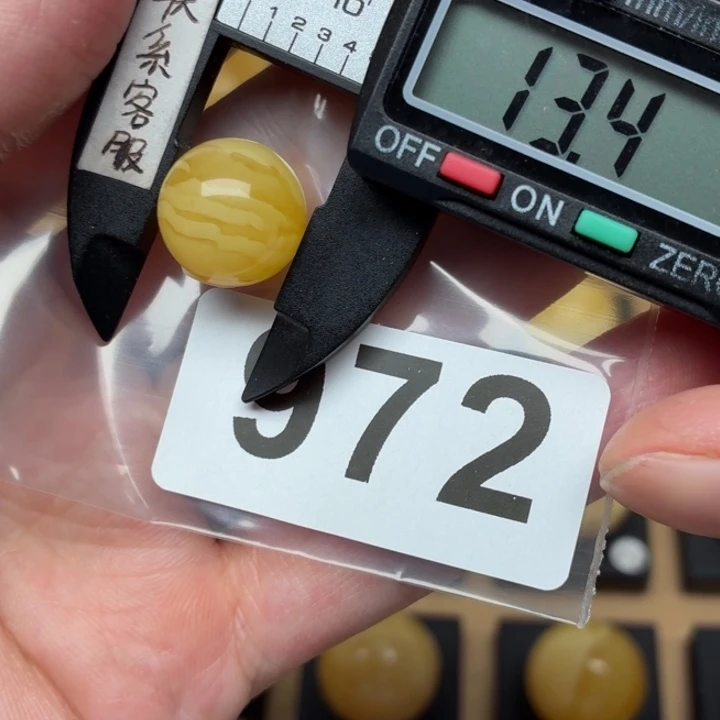 哈***哈裸石蜜蜡未镶嵌蜜蜡