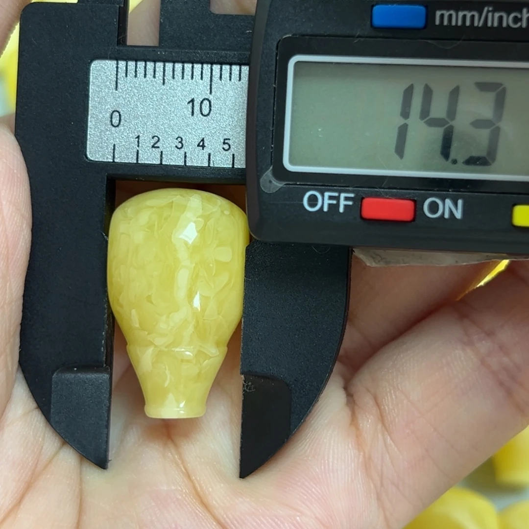 裸石琥珀未镶嵌三通