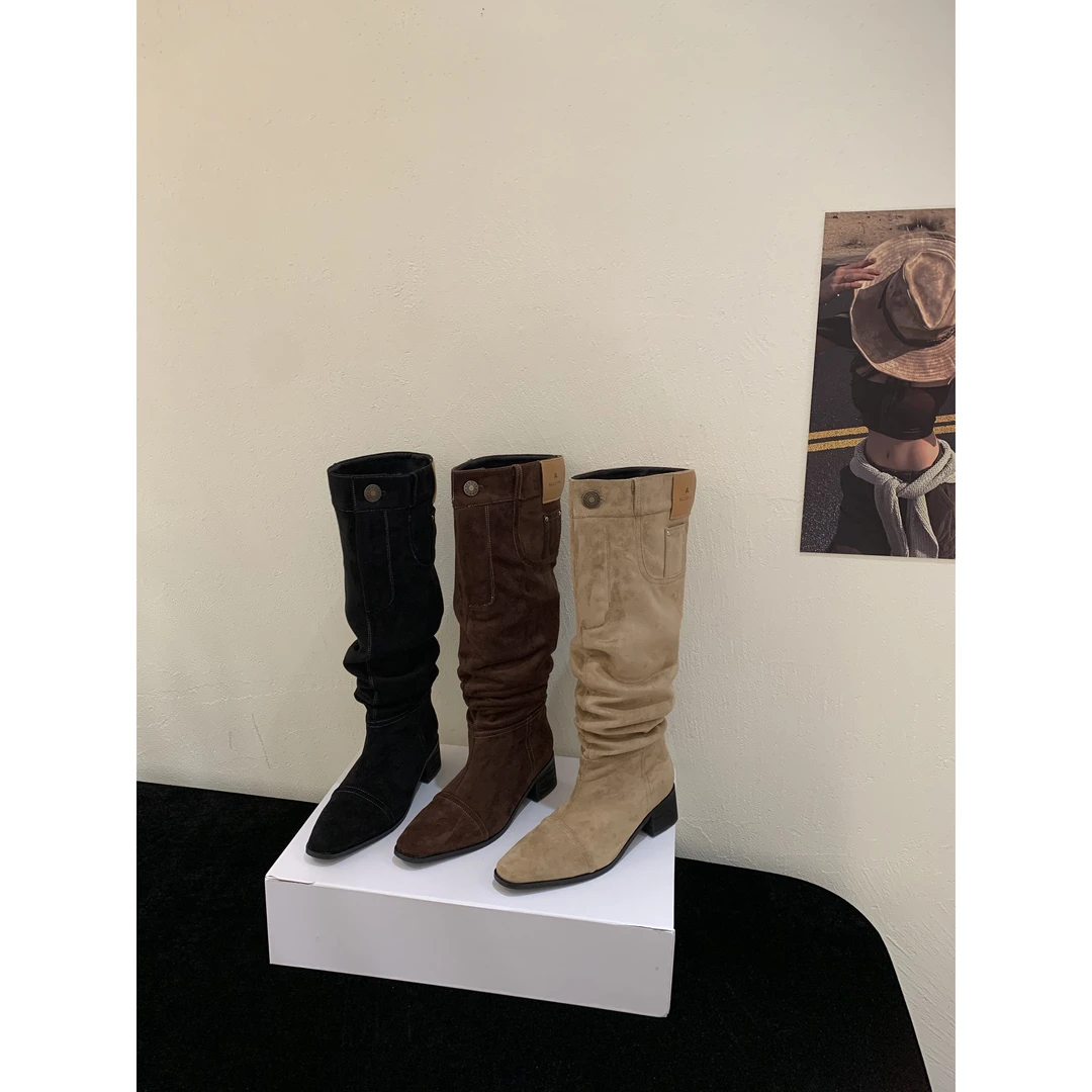 2025秋冬新款法式复古粗跟长筒靴尖头粗跟绒面百搭时装靴