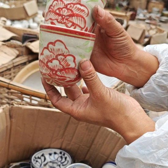库存微瑕手绘杯子两个
