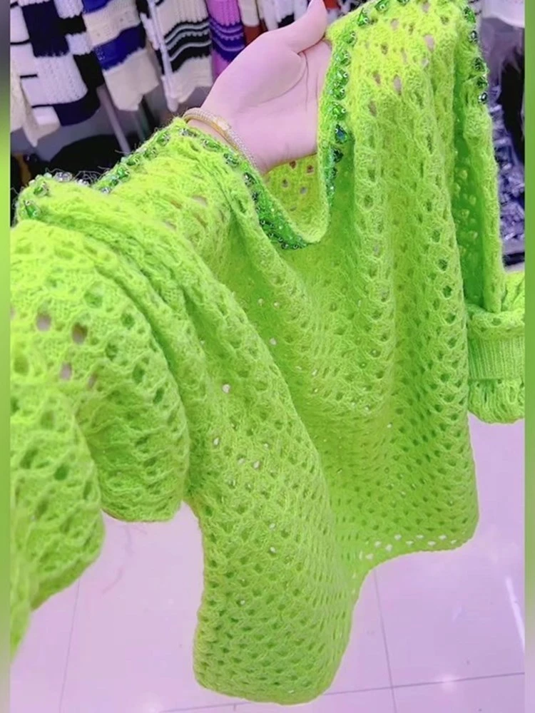 2025年秋季高级设计感圆领镂空针织衫女轻奢百搭时髦绿色长袖上衣