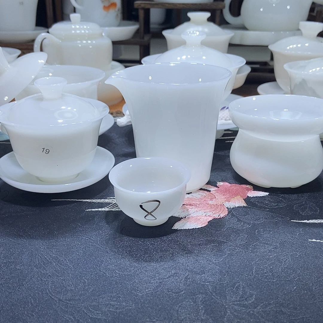 我不在这里吃饭的人太吵没时间
