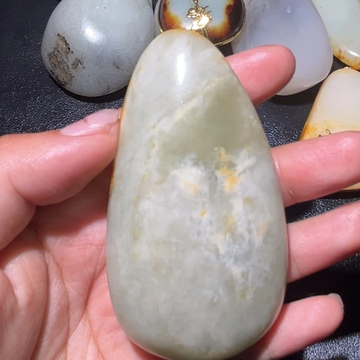 和田玉未镶嵌珠宝奇石