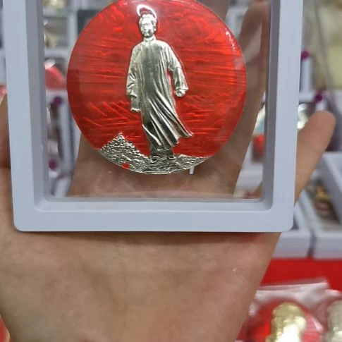 其他普通金属粗**跑红色收藏纪念章1个