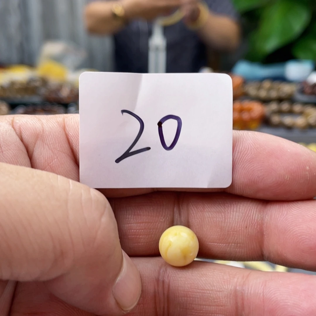 未镶嵌琥珀手链多样性发，发其中一件