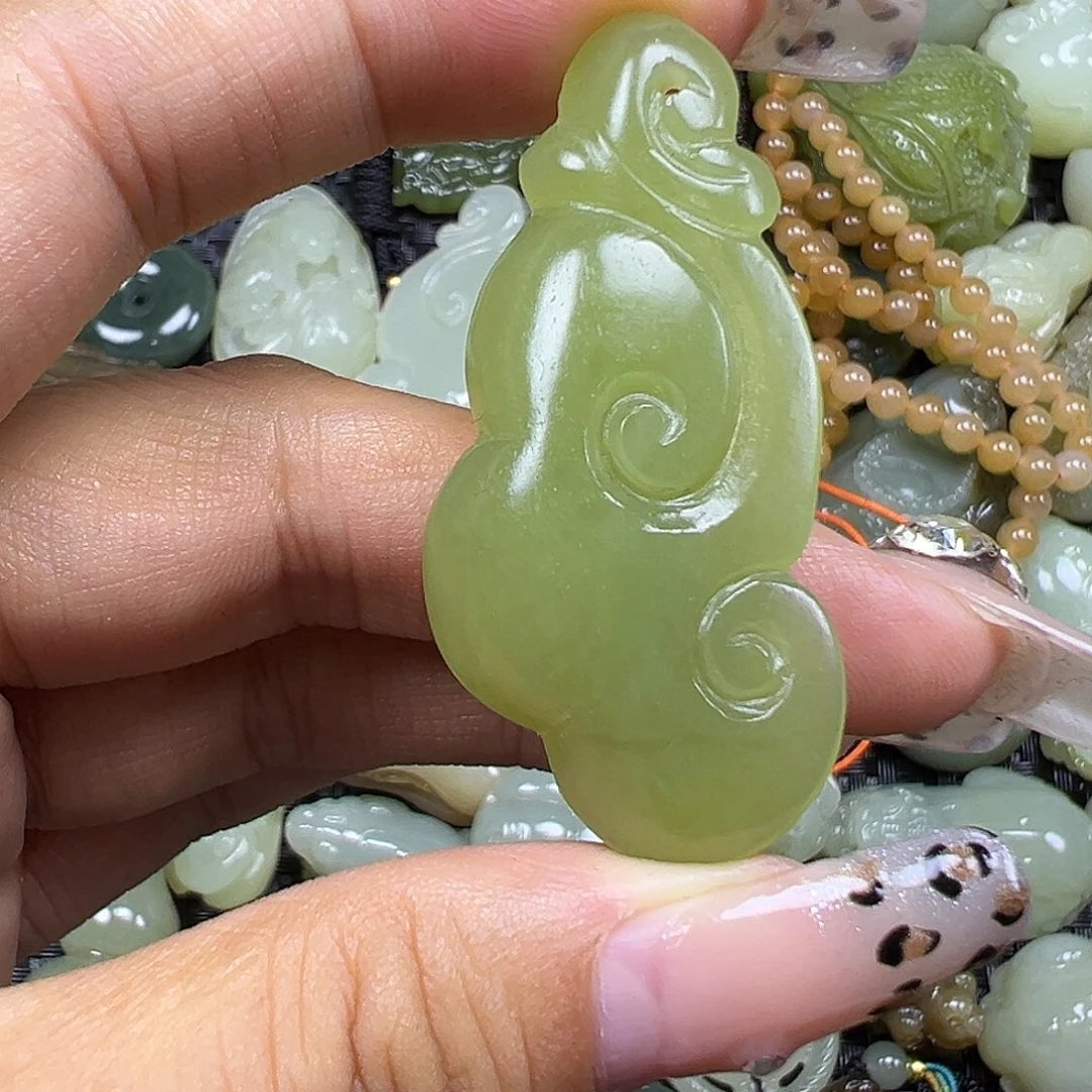 王***丫和田玉未镶嵌颈饰