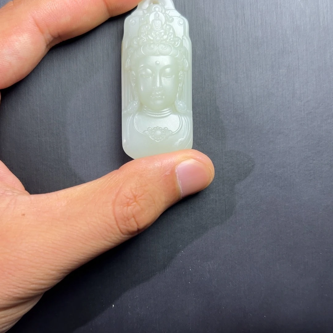 依***诺和田玉（青白玉）未镶嵌颈饰