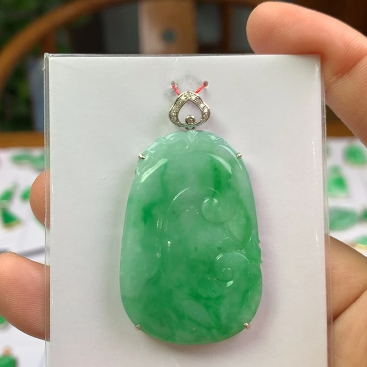 翡翠18K金镶嵌颈饰翡翠吊坠