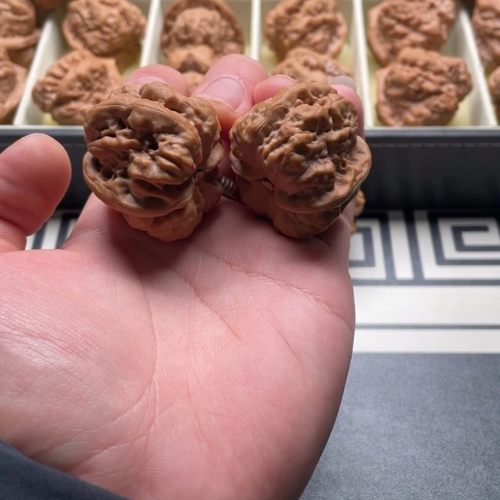 绾***绾文玩核桃吊坠蛤蟆头