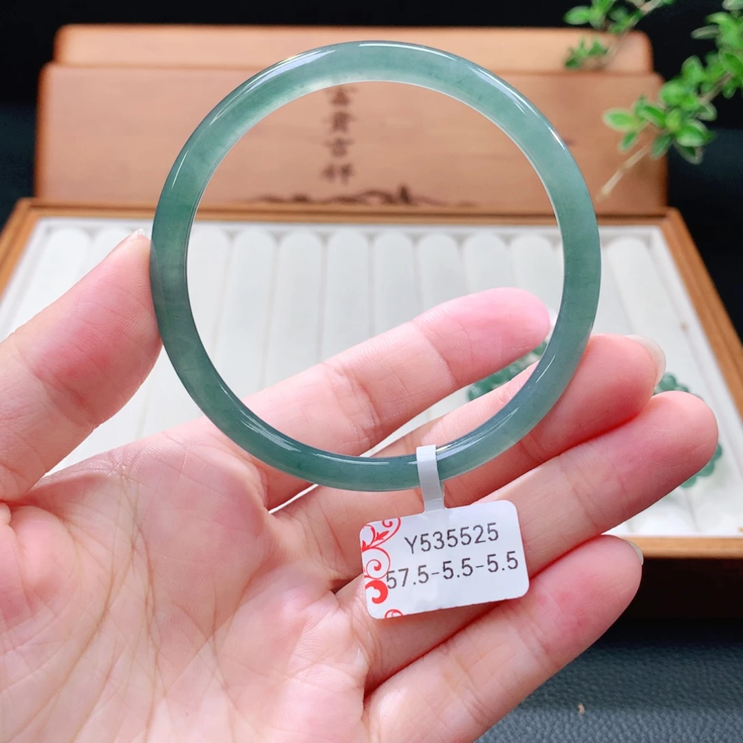 翡翠手镯（圆镯）未镶嵌