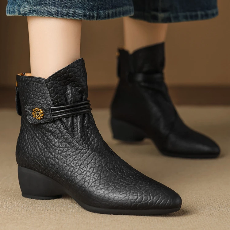 头层牛皮4.5cm～复古中跟短靴显瘦气质时尚尖头瘦瘦靴女粗跟时装靴