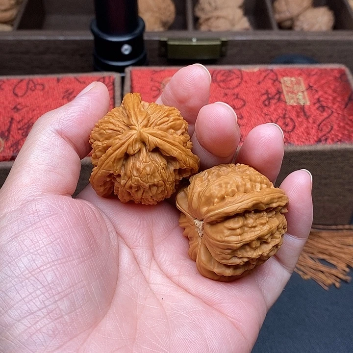 泉***水把件文玩核桃白奔