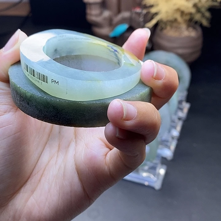 未镶嵌手镯定制翡翠