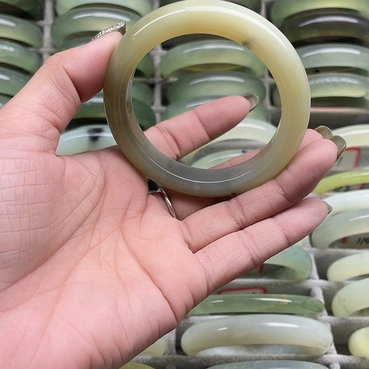 蛇纹石玉未镶嵌手镯96