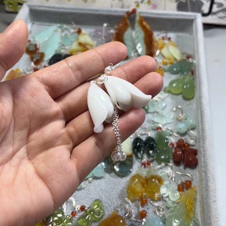 蛇纹石玉合金耳饰
