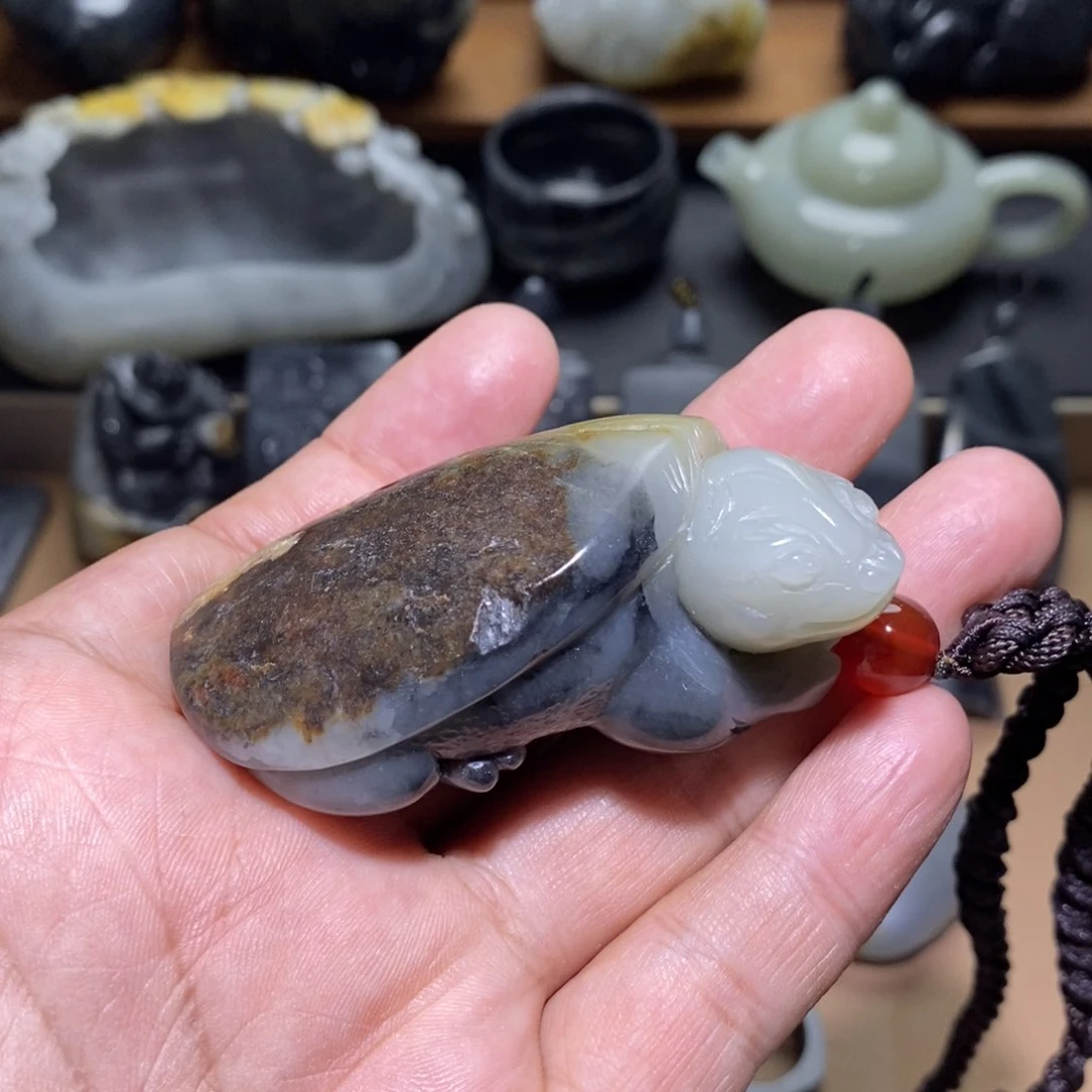 和田玉未镶嵌把件逆**水