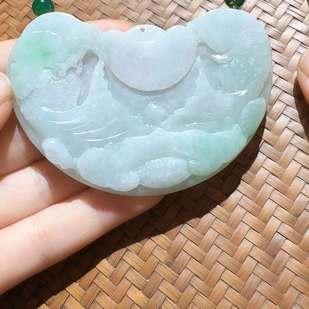 翡翠未镶嵌颈饰个性十足