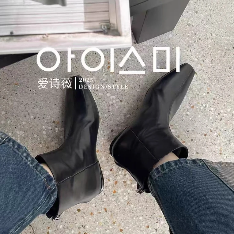 爱诗薇正品2025冬牛皮加绒短靴经典方跟方头百搭短靴时髦新年战靴