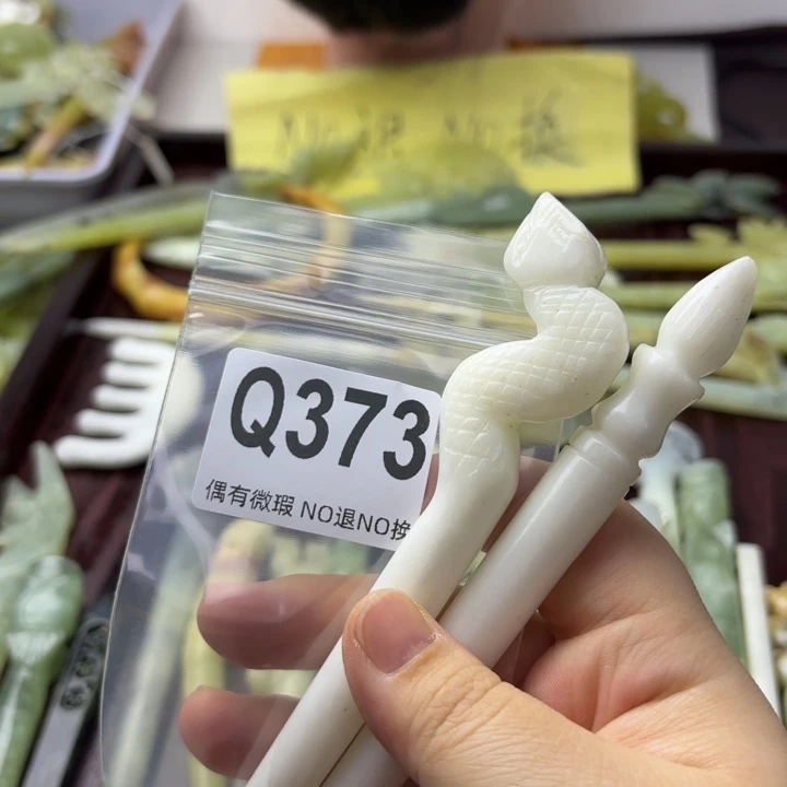 蛇纹石玉发饰合金草****^