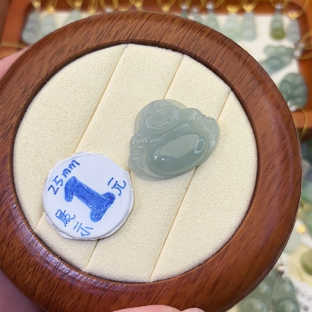 疯***撒翡翠未镶嵌颈饰佛公