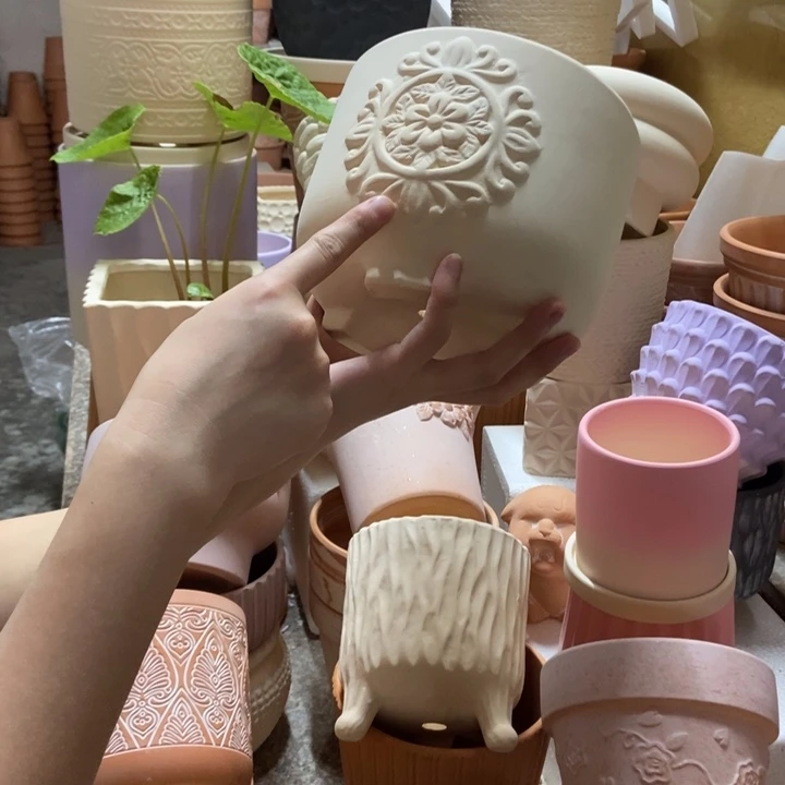 17×13白陶三脚雕花1个