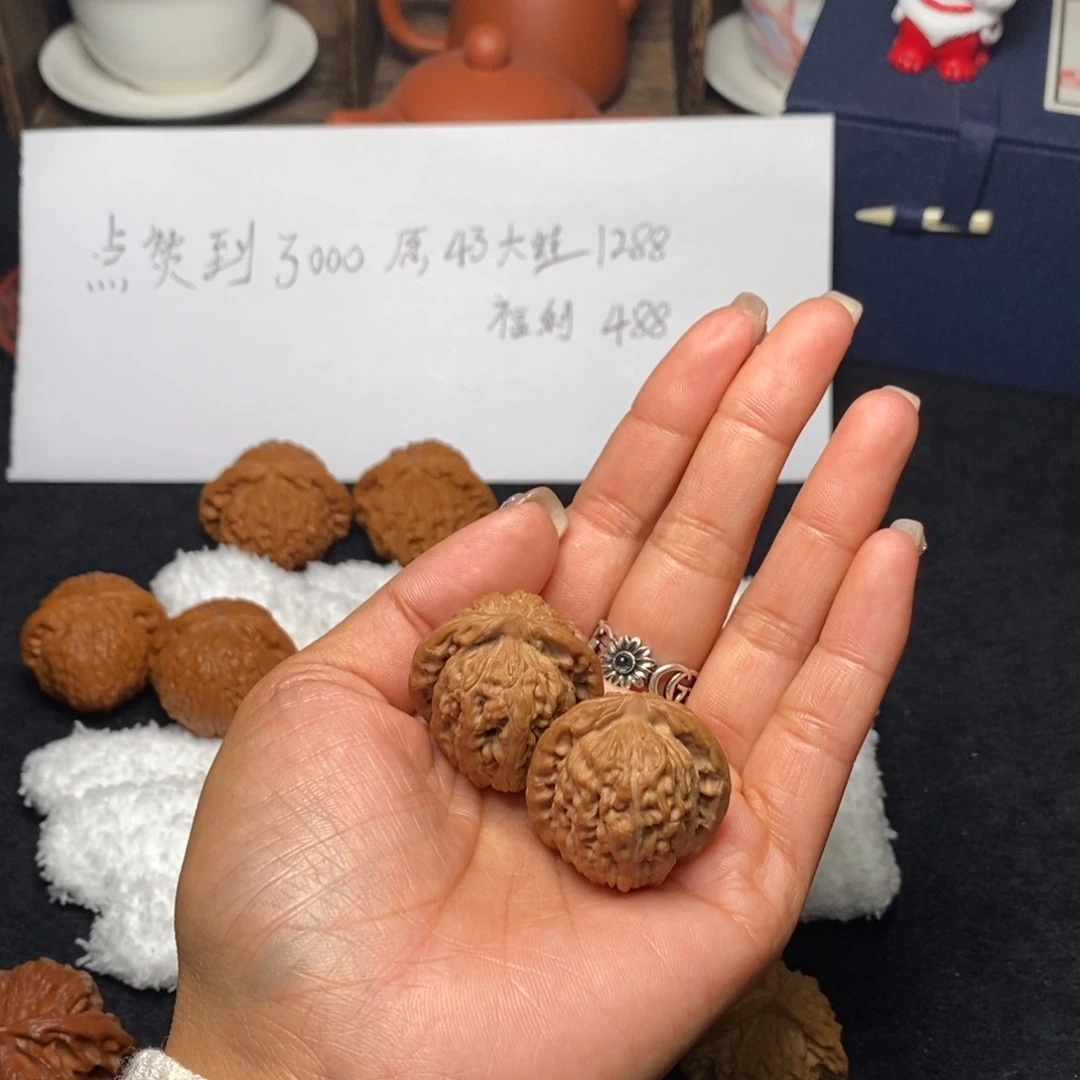 文玩核桃吊坠众**城楼子