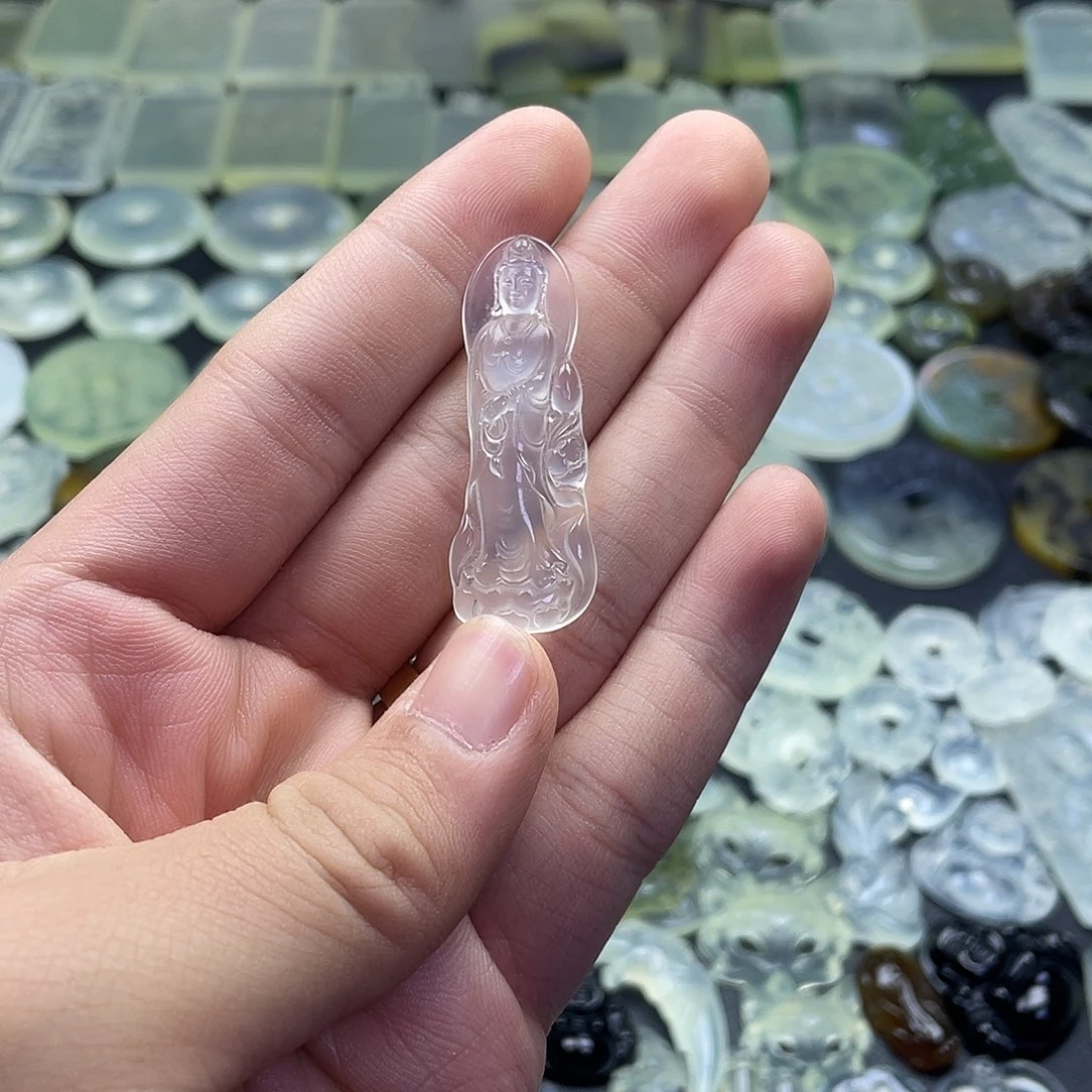 岫玉未镶嵌颈饰站观音