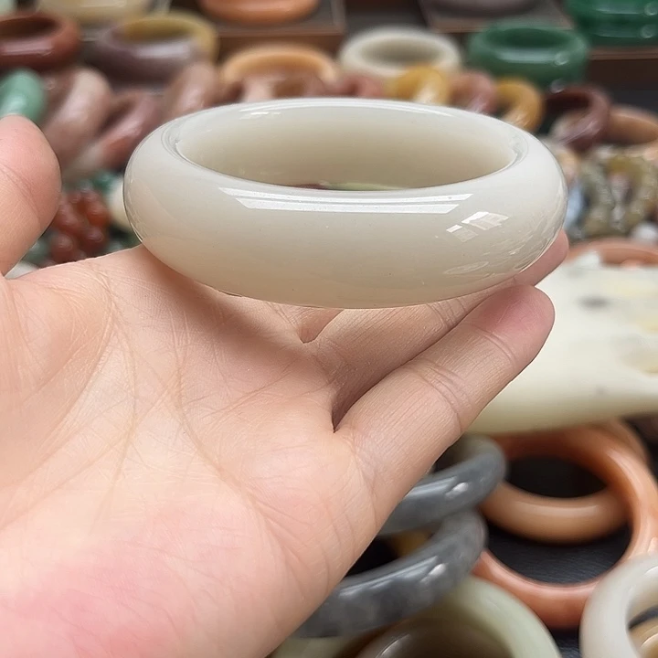 石英质玉未镶嵌手镯